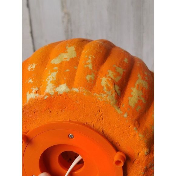 Vintage Matrix 1996 face foam lighted pumpkin Halloween decor - Picture 10 of 14